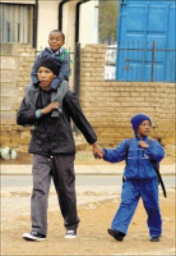 08/06/2009 Parents fatching their kids from school after they were send home early this morning. PIC: © SECHABA NHLAPO