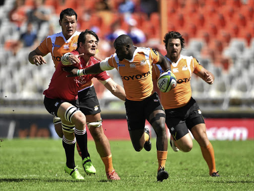 Cheetahs try scorer Raymond Rhule escapes the attention of Franco Mostert during yesterday’s Super Rugby clash in Bloemfontein.