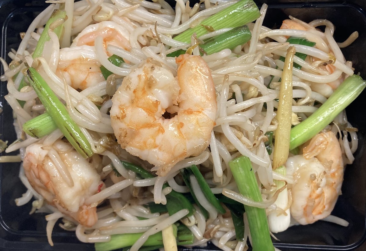 Junbo Shrimp sauteed with bean sprouts, ginger & scallions