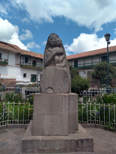 Vírgen y Niño  en Piedra