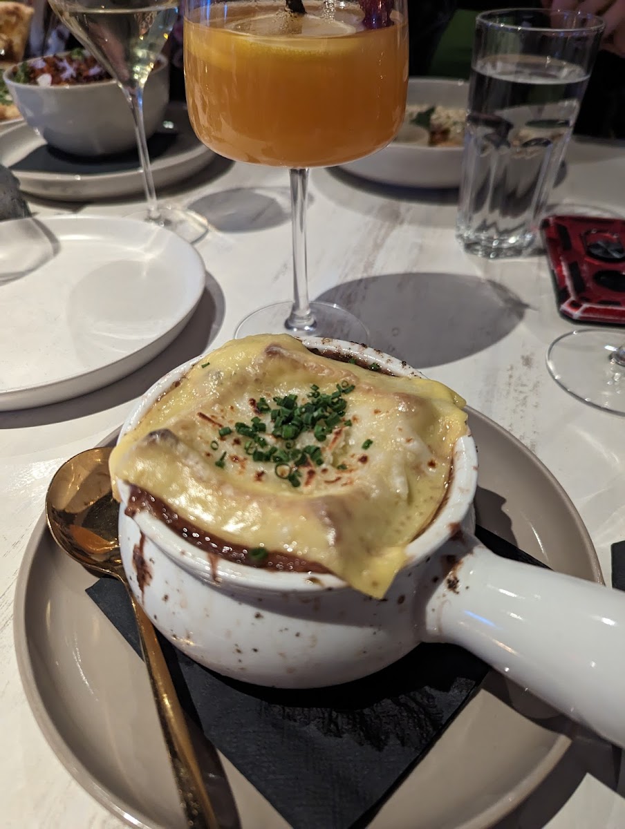 Soupe a loignon gratinée au fauxmage