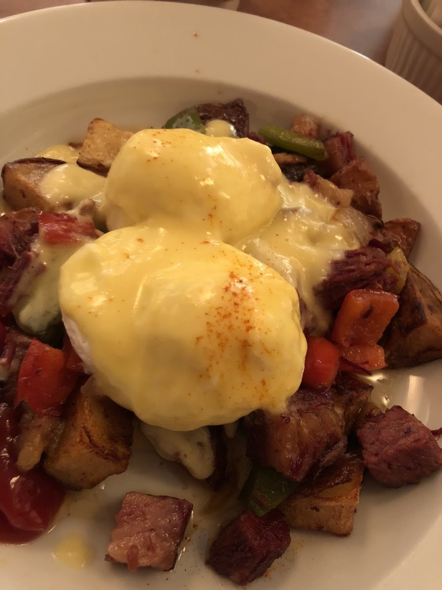 Corned beef hash with hollandaise