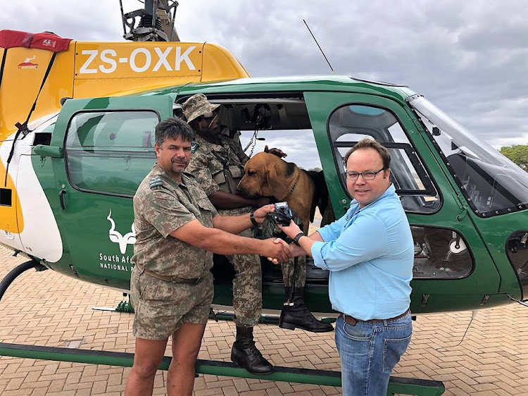 AWE Telemetry Systems handed over 3 GPS harnesses to the SANParks anti-poaching K9 unit, enabling the K9s to be electronically tracked when deployed in the bush, these harnesses are increasing the efficiency and safety of the K9 units.