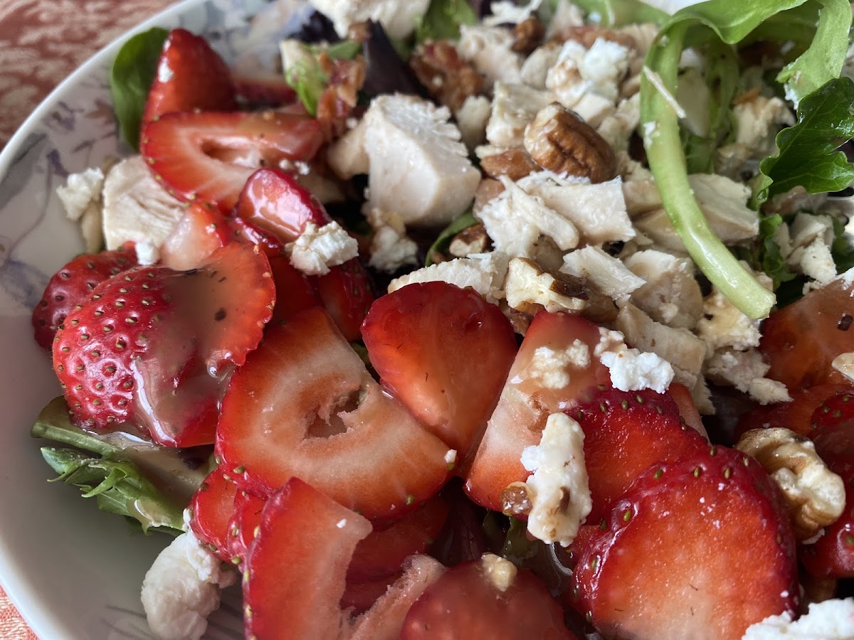 Strawberry salad with chicken