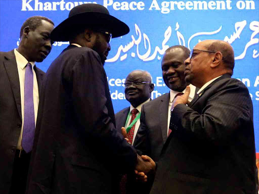 South Sudan President Salva Kiir, Sudan's President Omar Al-Bashir and South Sudan rebel leader Riek Machar talk after signing a peace agreement aimed to end a war in which tens of thousands of people have been killed, in Khartoum, Sudan June 27, 2018. /REUTERS