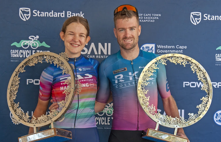 Tiffany Keep, the women’s elite winner, and Kent Main, the men’s elite winner, at the 2024 Cape Town Cycle Tour finishing at Green Point in Cape Town, March 10 2024. Picture: PETER HEEGER/GALLO IMAGES
