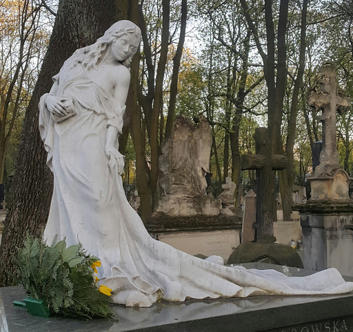 Pieta. Powązki Cemetery / Piet