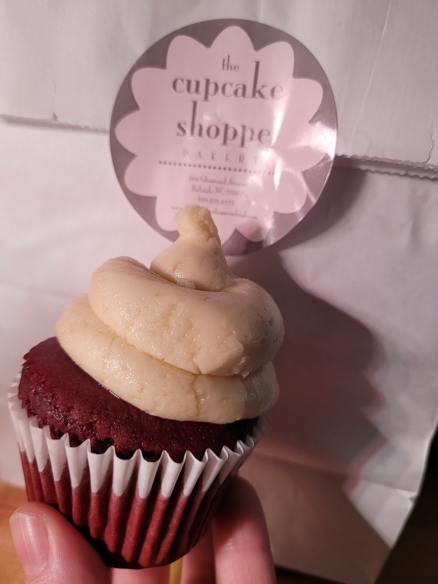 Red velvet cupcake (GF & vegan)