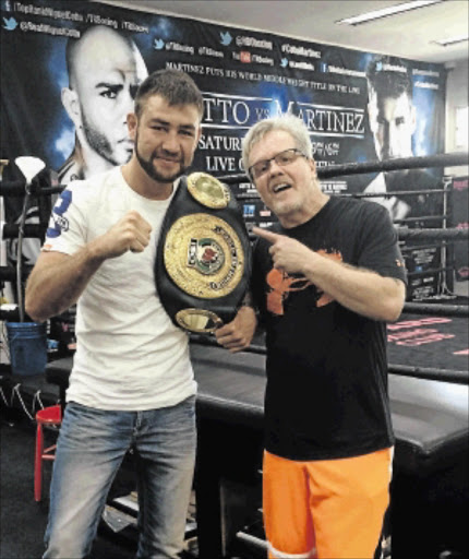 IN BIG LEAGUES: Self-exiled South African Chris van Heerden poses with new trainer, American Hall of Famer Freddie Roach Photo:Supplied