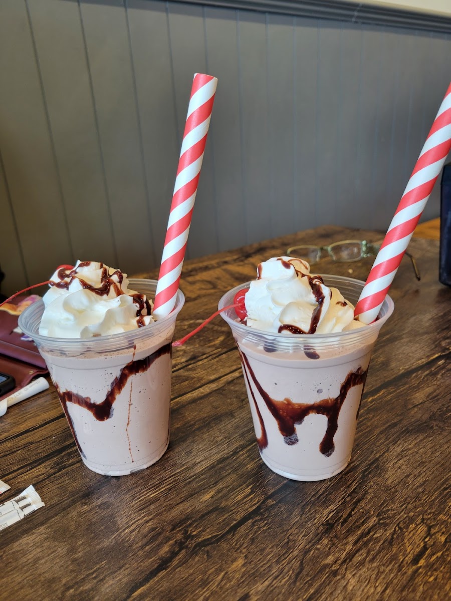 They split our milkshake in two to share easier.