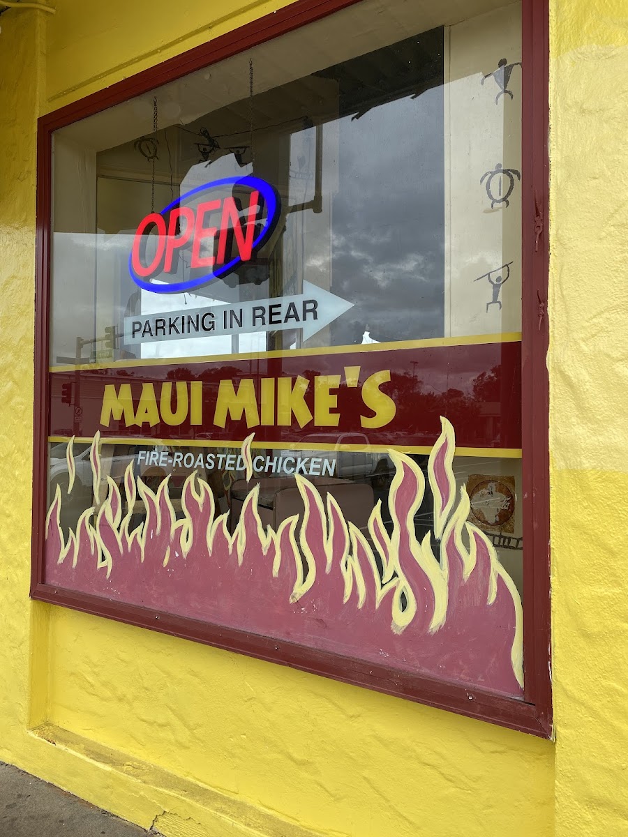 Exterior of Maui Mike's in Wahiawa