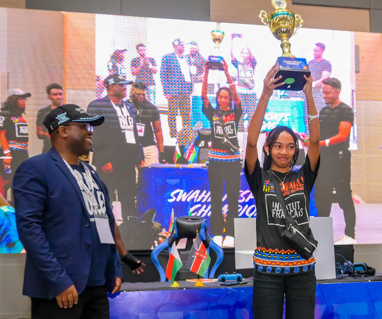 Desire Koussawo, President of France E-sports and Founder of SAGES hands over the trophy to the 2023 Swahili E-sport championship winner Tsiaro Mampiarina Manuela from Madagascar.