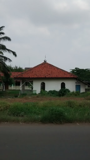 Musholla Di Belokan Sungai