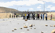 Striking farm workers blocking the N1 highway in De Doorns, Western Cape. File photo.