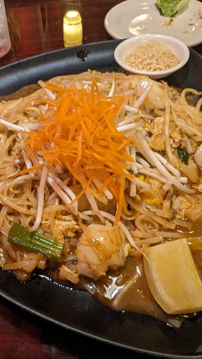 GF Pad Thai Noodles w/Scallops