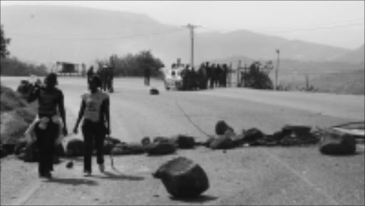 BLOCKADE: Angry residents at Back Door in KaBokweni, outside Nelspruit in Mpumalanga, took to the streets yesterday, burning tyres, demanding service delivery. Pic: Andrew Hlongwane. 22/09/2009. © Sowetan,