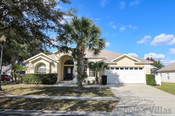 Orlando holiday villa to rent, close to Disney World, games room, private pool and spa