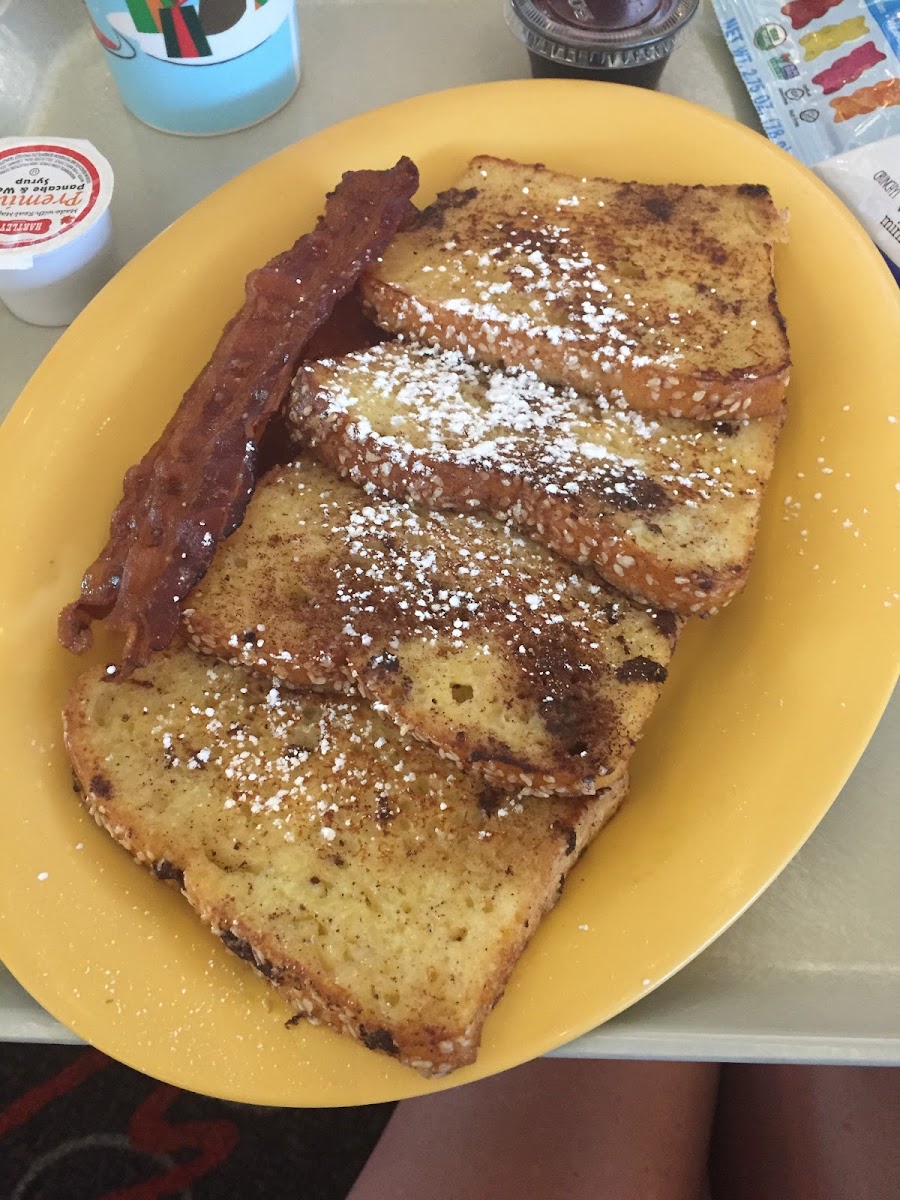 5/5! Amazing! They are very good in making sure to use separate preparing area they have everything from Mac and cheese French toast pictured above, sandwiches, pizza and more. Plus they have a full