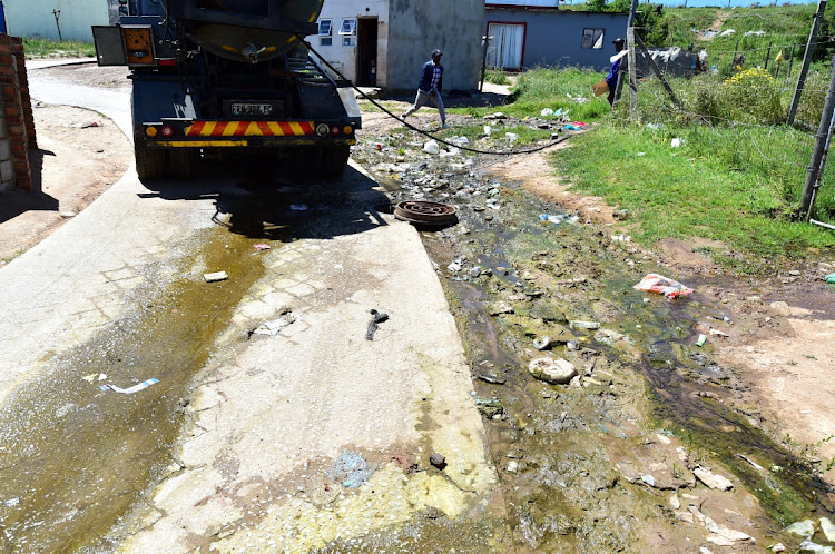 A sewage leak causes havoc for residents of Balfour Heights in Gqeberha in the Eastern Cape. File photo: EUGENE COETZEE