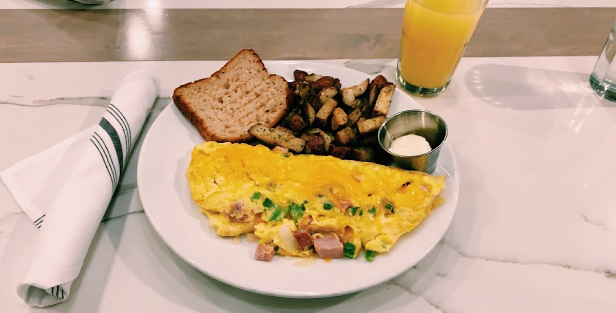 my Denver omelet, breakfast potatoes and gf toast! So so so yummy!