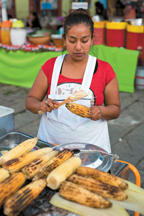 A street vendor selling elotes, Mexican braaied mealies