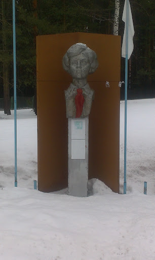 Памятник Гале Комлевой