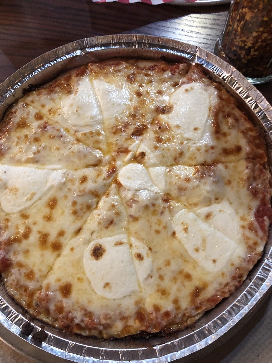 Cheese pizza with fresh mozzarella