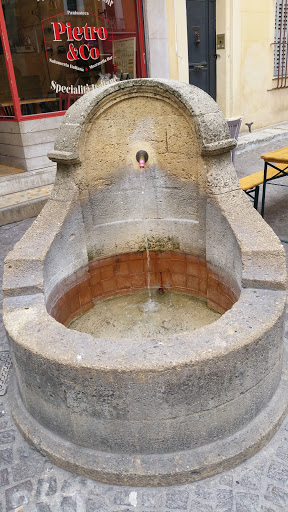 Fontaine Des Bouquinistes