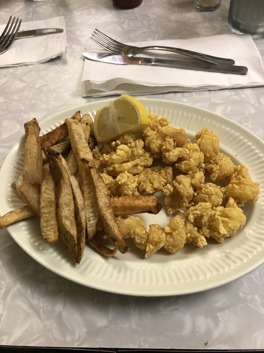 Fried shrimp dinner no pickle no bread. WOW. I didn’t feel comfortable using the horseradish or ketchup that was on the table, but next time might try to bring my own.