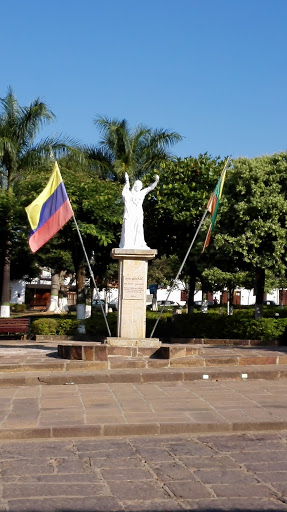 Monumento Antonia Santos