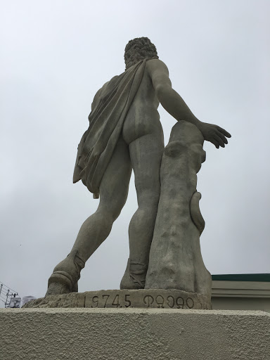 アボロの像