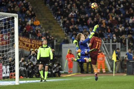 Torino's goalkeeper from England Joe Hart (C) saves a goal with AS Roma's midfielder from Egypt Mohamed Salah during the Italian Serie A football match AS Roma versus Torino on February 19, 2017 at Rome's Olympic stadium.