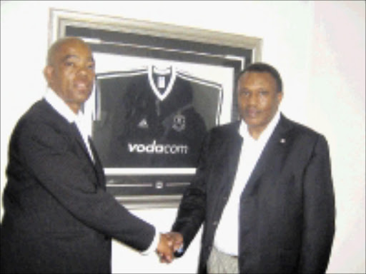 DONE DEAL: Ian Palmer, Orlando Pirates' new assistant coach, is welcomed by the club's chairman Irvin Khoza at their offices in Johannesburg yesterday. PHOTO: RAMATSIYI MOHOLOA. 27/07/08. © Sowetan.
