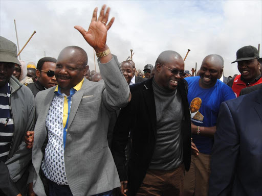 Bomet Governor Isaac Rutto and Emurua Dikirr MP Johana Ngeno are welcomed by the residents of Ntulele trading centre on Saturday during a stop-over on his way to Bomet town for a homecoming ceremony to be held on Sunday, November 20, 2016. /KIPLANG’AT KIRUI.