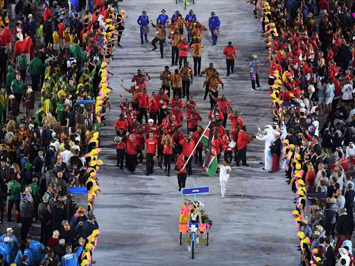 Flagbearer Shehzana Anwar of Kenya leads her contingent during the opening ceremony of the 2016 Rio Olympics in Rio de Janeiro, Brazil, August 5, 2016. /REUTERS