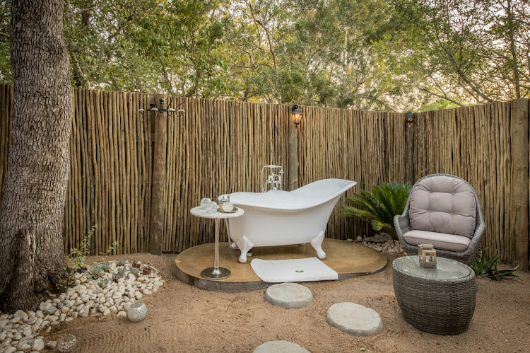 An outdoor bathtub is the ultimate safari indulgence.