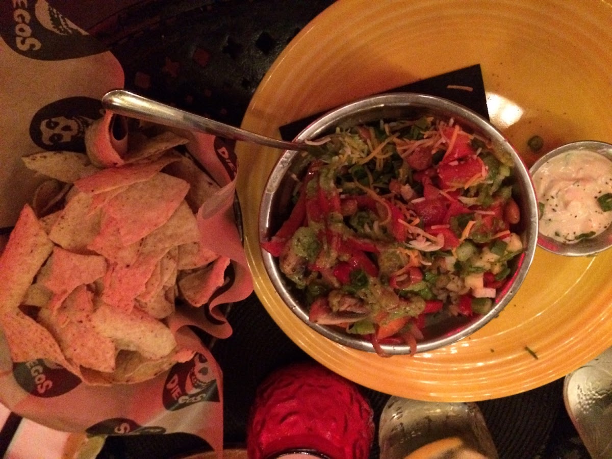 Perfect rice bowl with tortilla chips! Delicious and celiac-friendly. :)