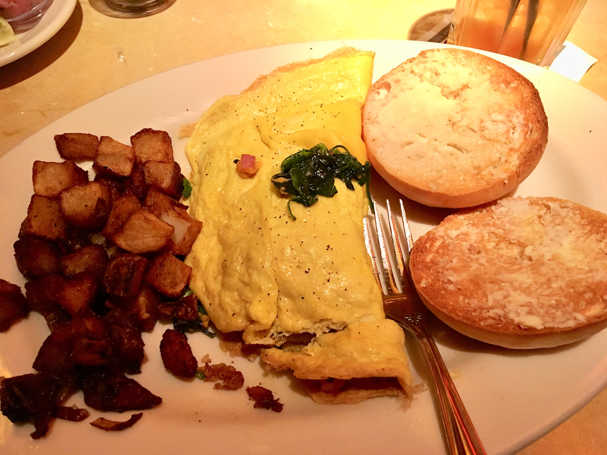 Omelette with home fries and GF roll