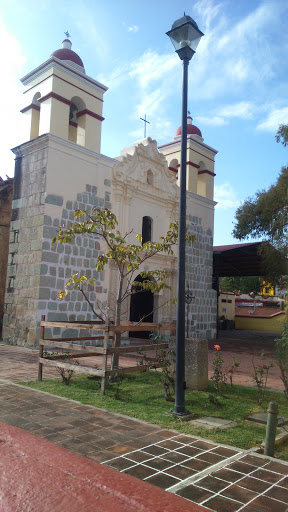 Iglesia De Santa Cruz Amilpas