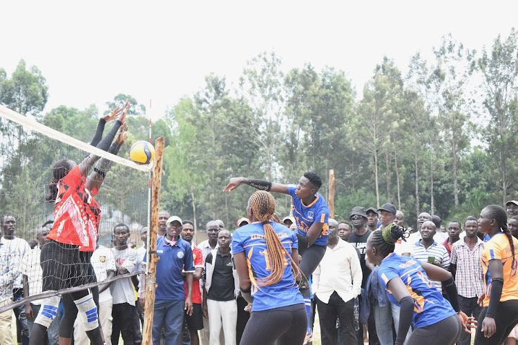 Kenya Prisons (Blue) take on Kenya Pipeline in the senior women category of the Arthur Odera Open Volleyball Tournament at the Malaba Stadium on Sunday. The two teams produced players who will represent Kenya during the All African Games in Accra Ghana starting March 8.