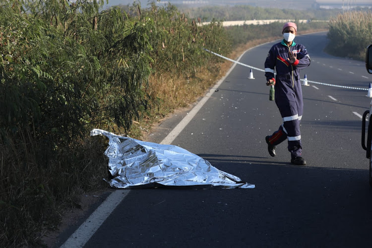 A body lies in a road in Phoenix, Durban, after violent protests in the area in this 2021 file photo. Picture: SANDILE NDLOVU