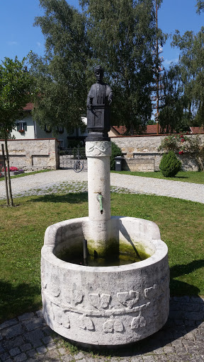 Brunnen im Friedhof