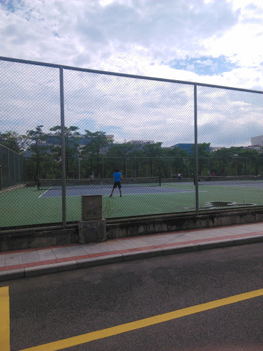 华大网球场