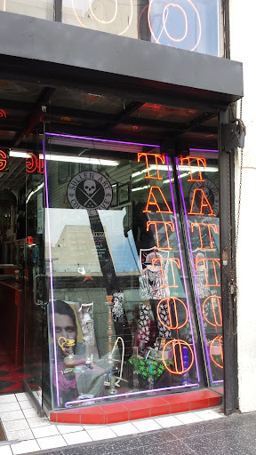 Tattoo Shop «Highland Tattoo», reviews and photos, 6816 Hollywood Blvd, Los Angeles, CA 90028, USA