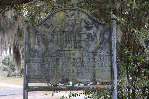 Traditional site of Oglethorpe´s Shelter in 1736 upon occasion of his visit to Darien, a town founded that year by Scotchmen under his direction. Atlantic Coastal Highway Commission Marker -...