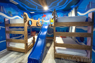 Little Mermaind-themed Bedroom 8 with 2 sets of Bunk beds