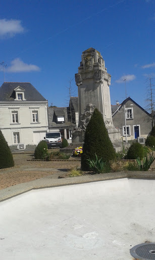 Monument au Morts Le Lion D'Angers