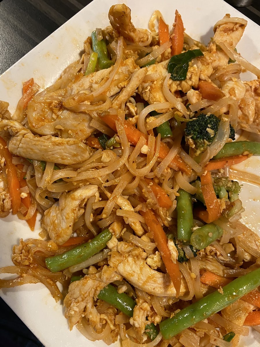 Rice noodle with chicken amd vegetables