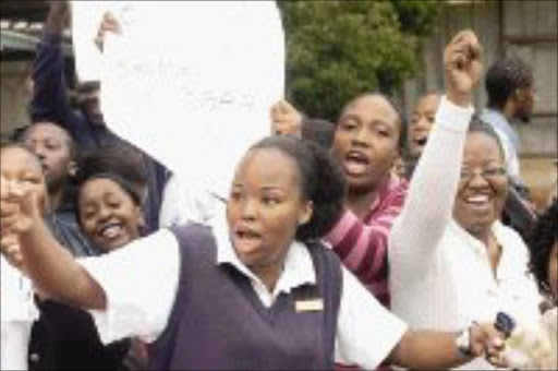ASIBHADALI: Chris Hani-Baragwanath Hospital student nurse protest against rent invreases. Pic. Antonio Muchave. 29/11/2007. Sowetan.