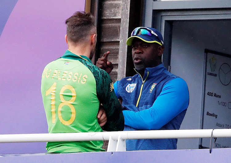 South Africa head coach Ottis Gibson talks to his captain Faf du Plessis during a rain delay before the Cricket World Cup match against Afghanistan in Cardiff on June 15 2019.